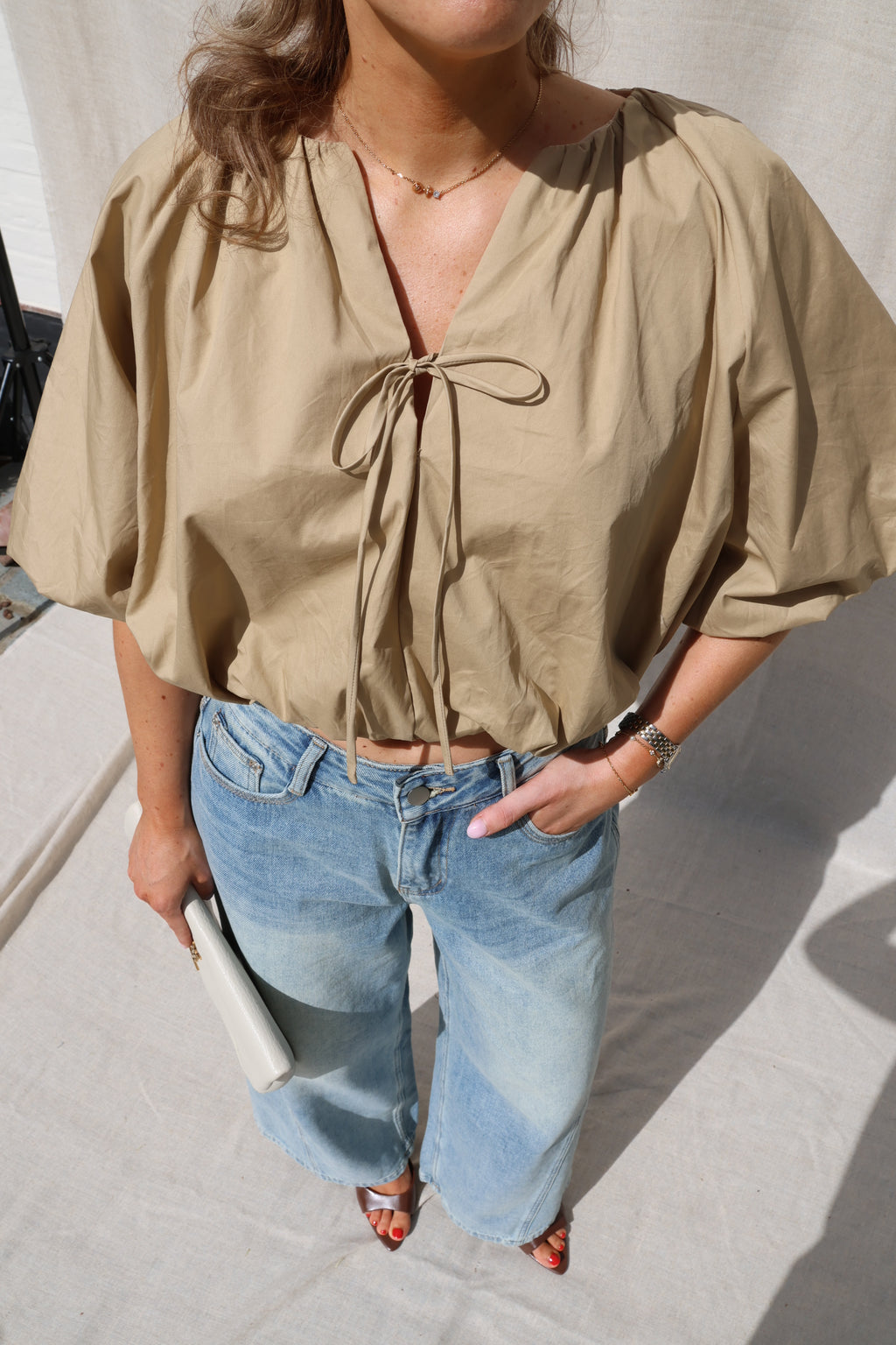 Britt cropped blouse met detail camel