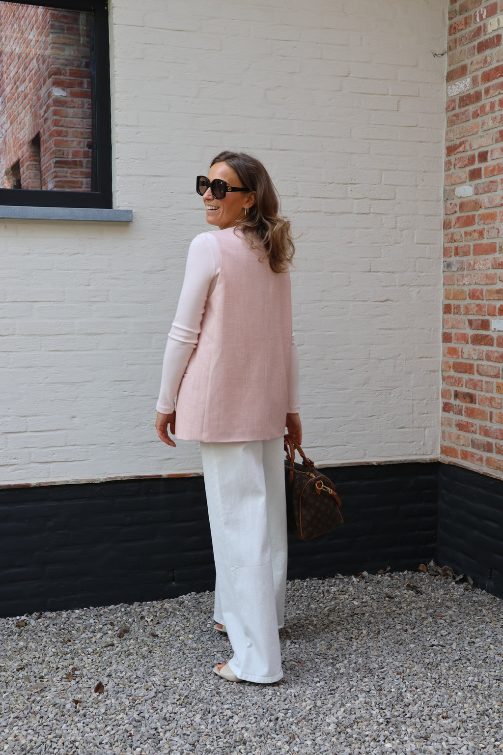 Nikita mouwloze blazer roze