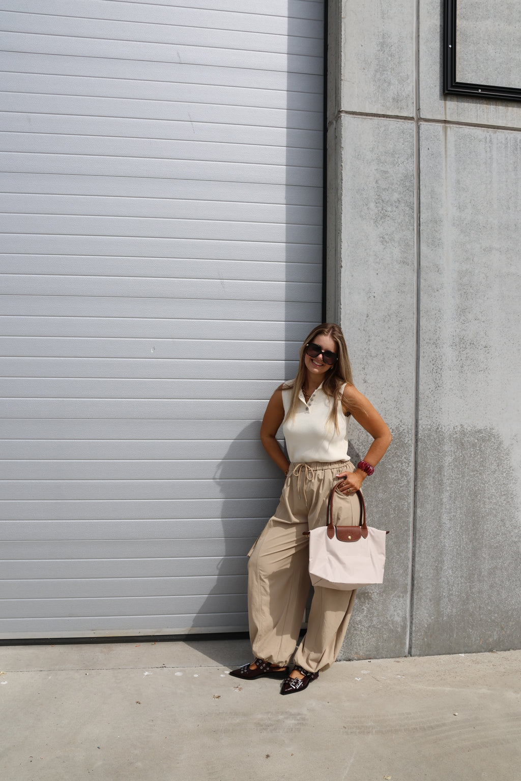 Livia mouwloze polo beige