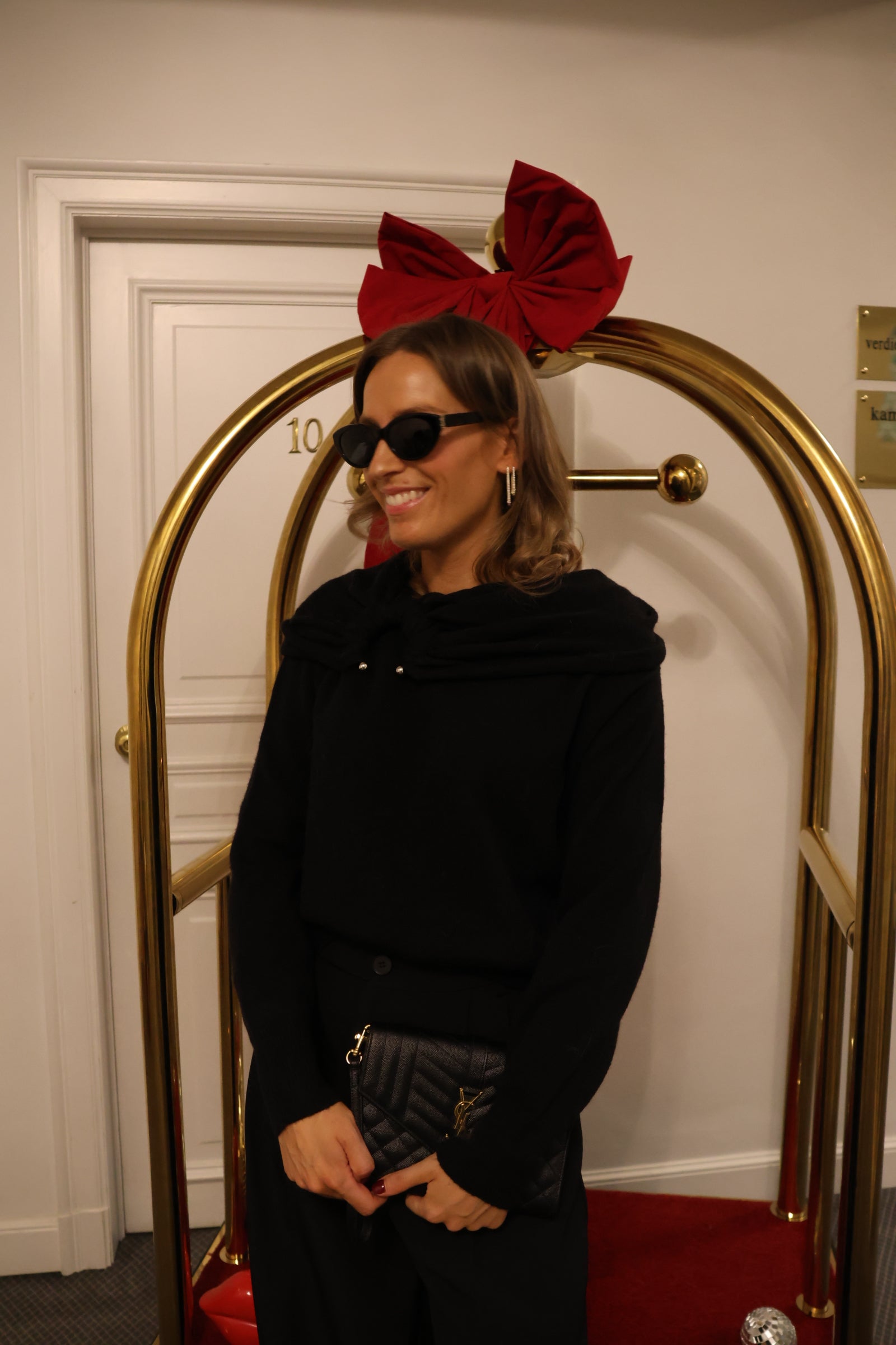 Angelique offshoulder knit black