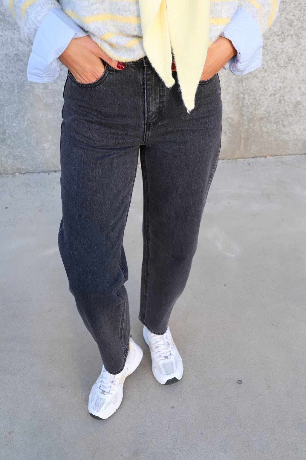 Maud barrel jeans dark grey