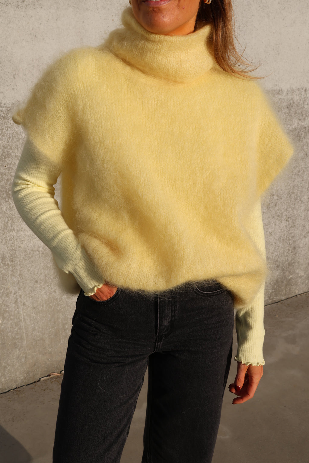 Juul mouwloze knit geel