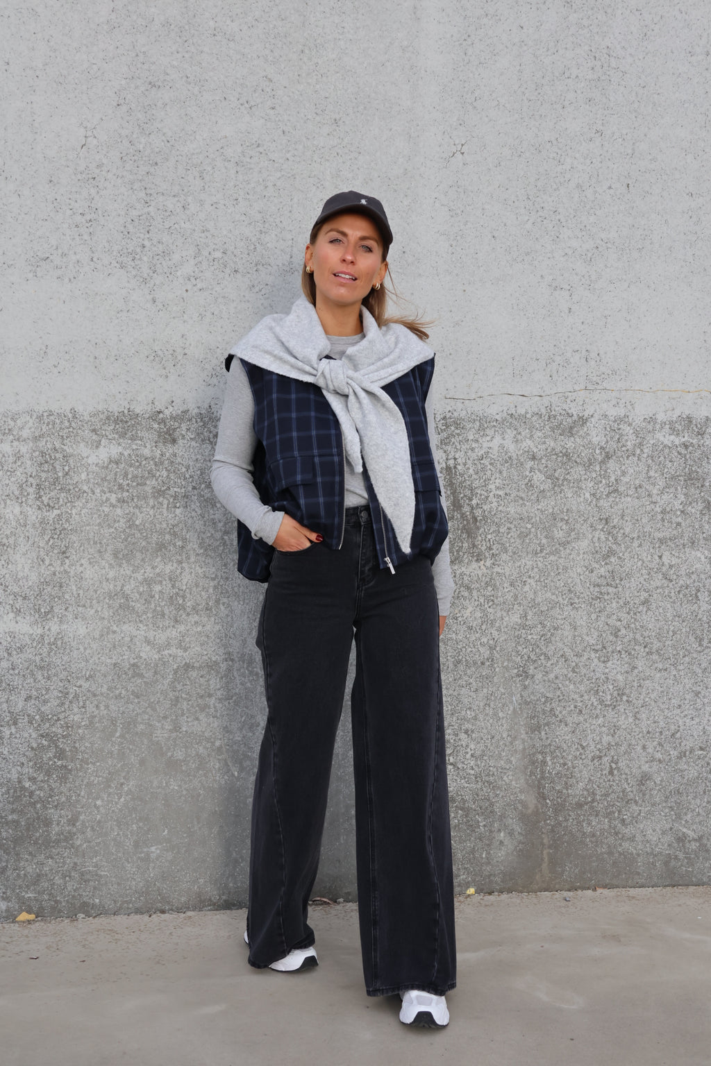 Faye mouwloos vestje carreaux marine