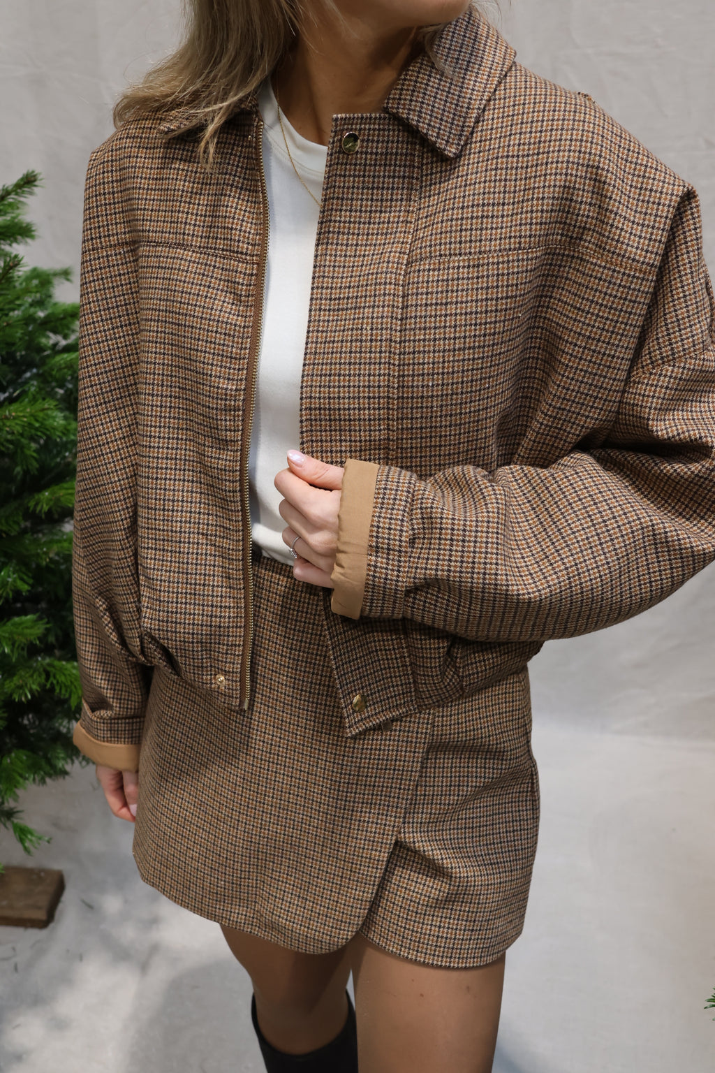 Mara checked skort camel