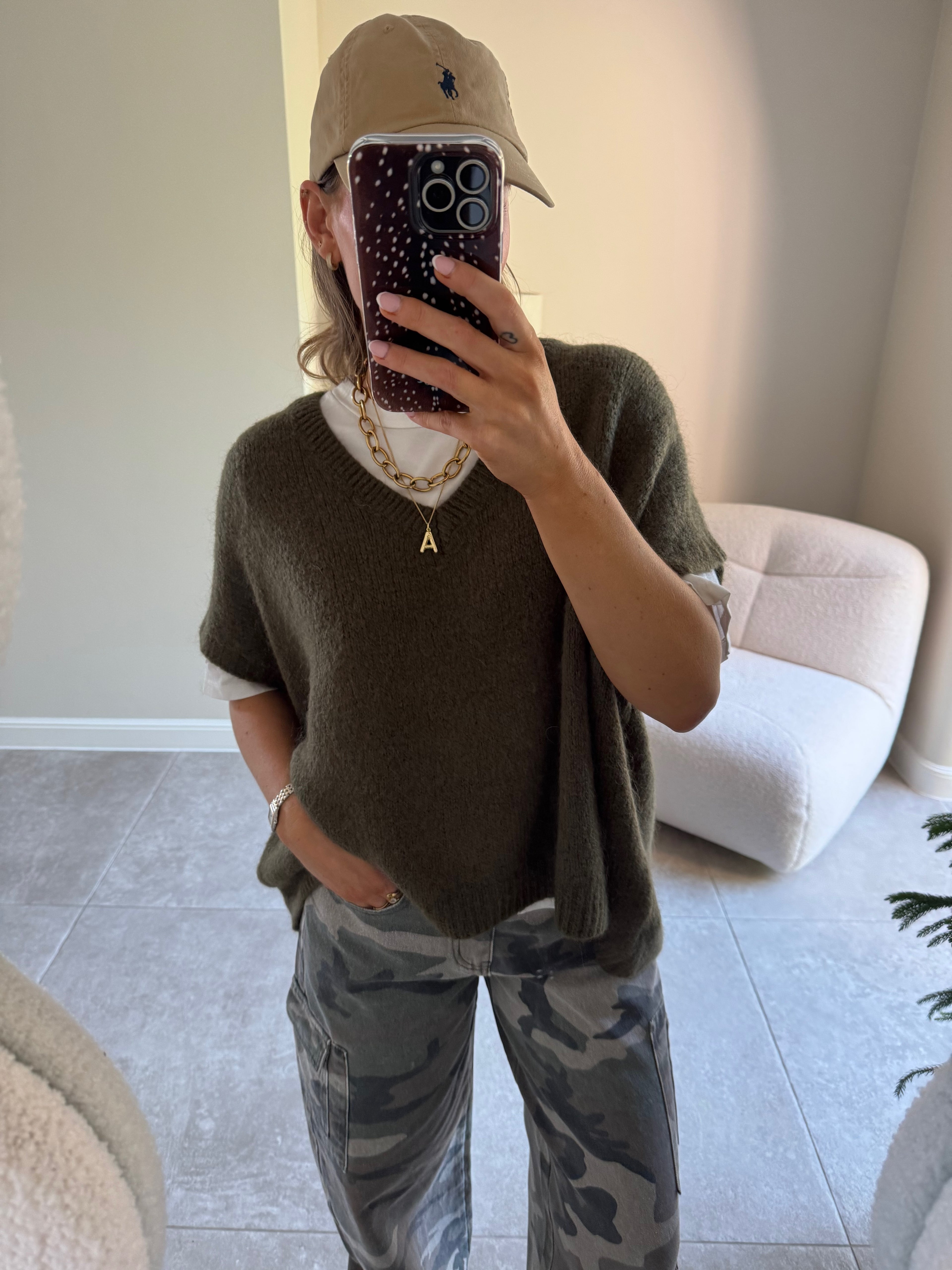 Elora mouwloze v-neck knit kaki