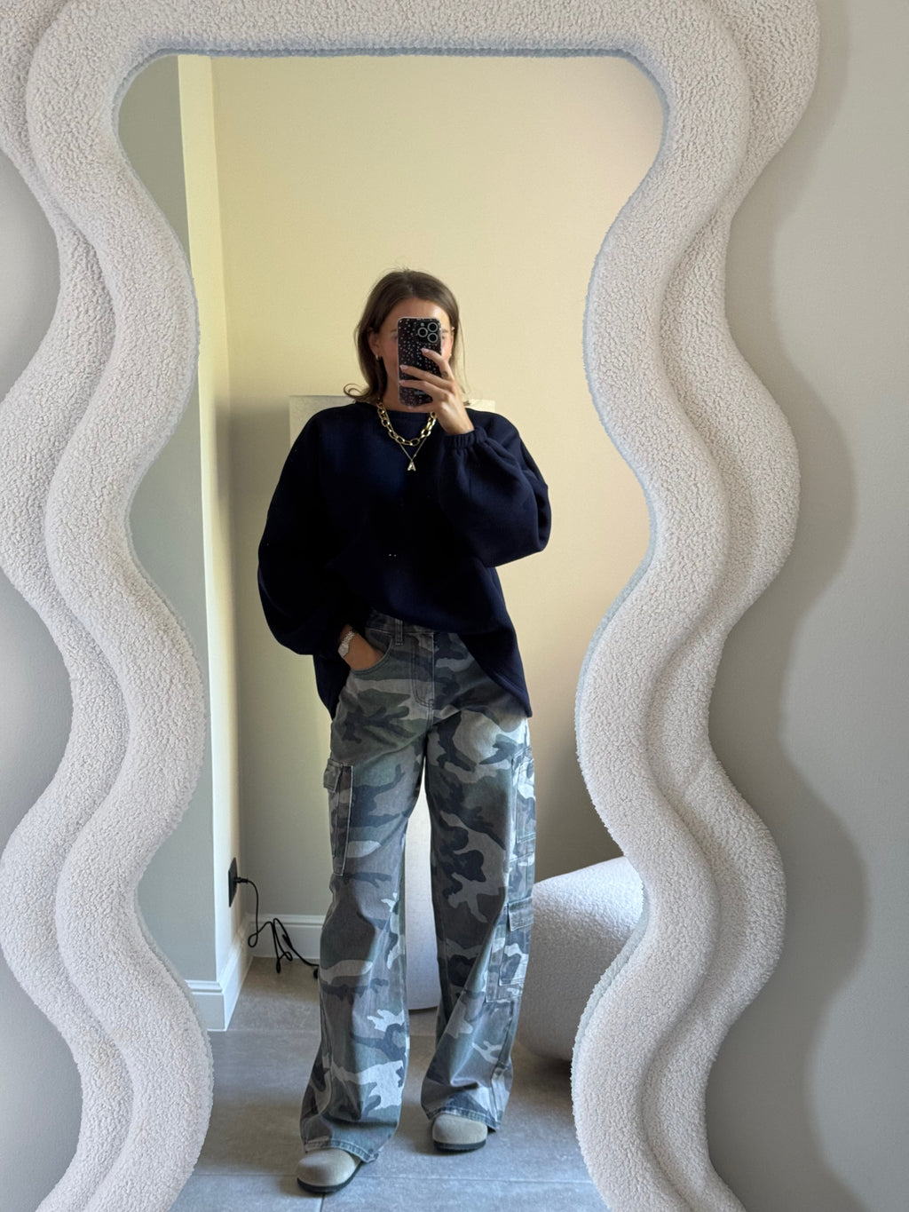Amber sweater marine