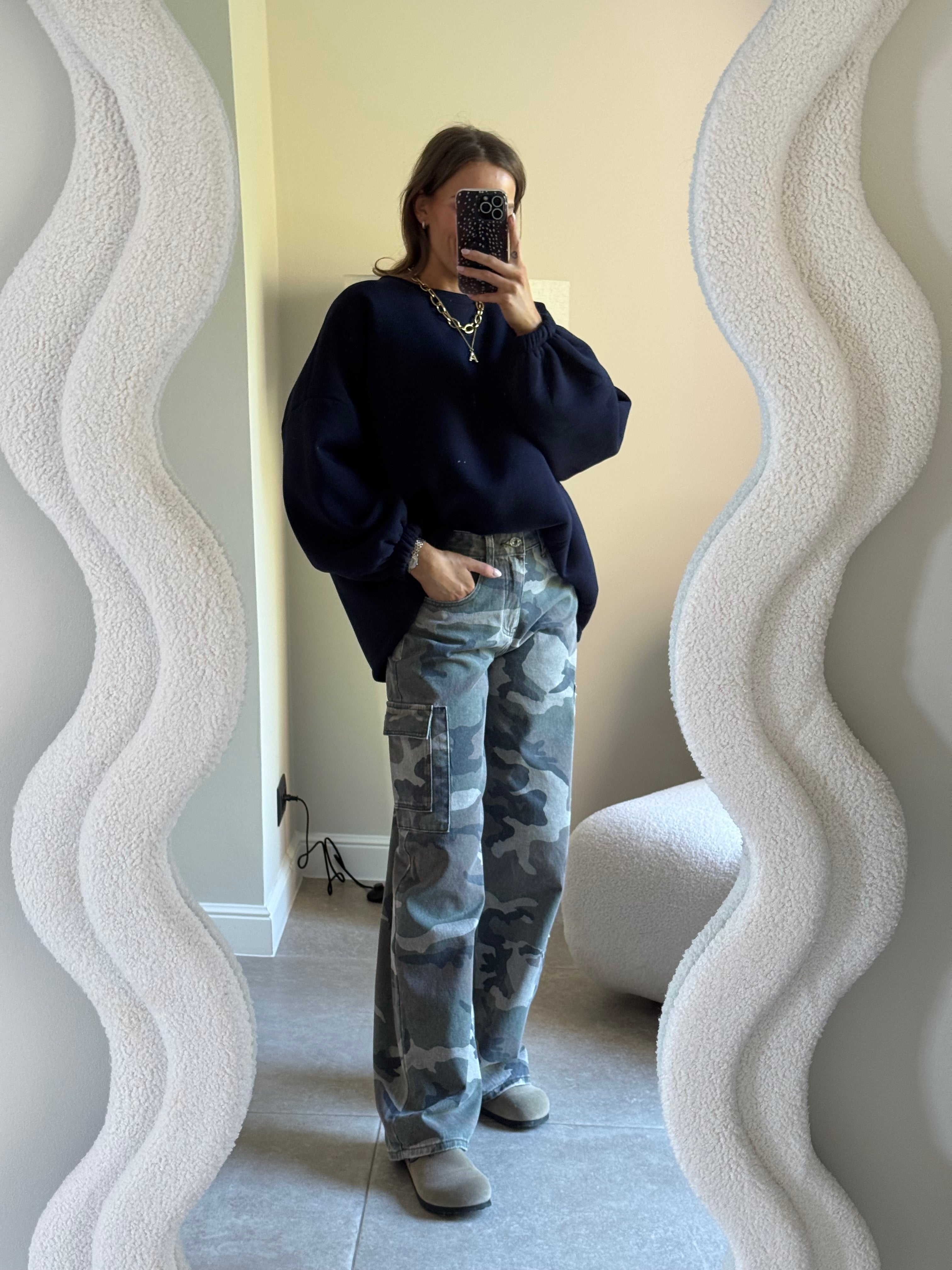 Amber sweater marine