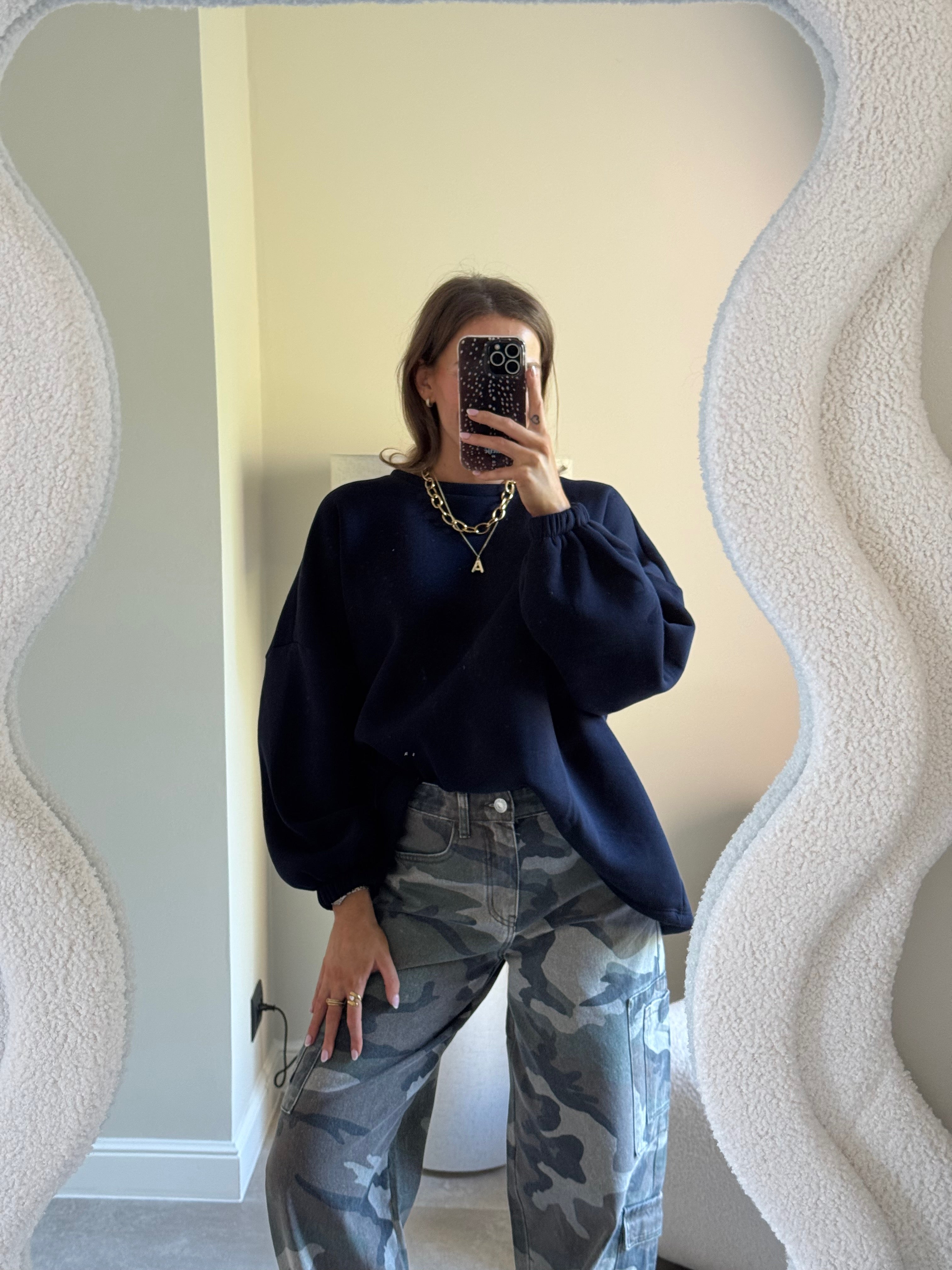 Amber sweater marine