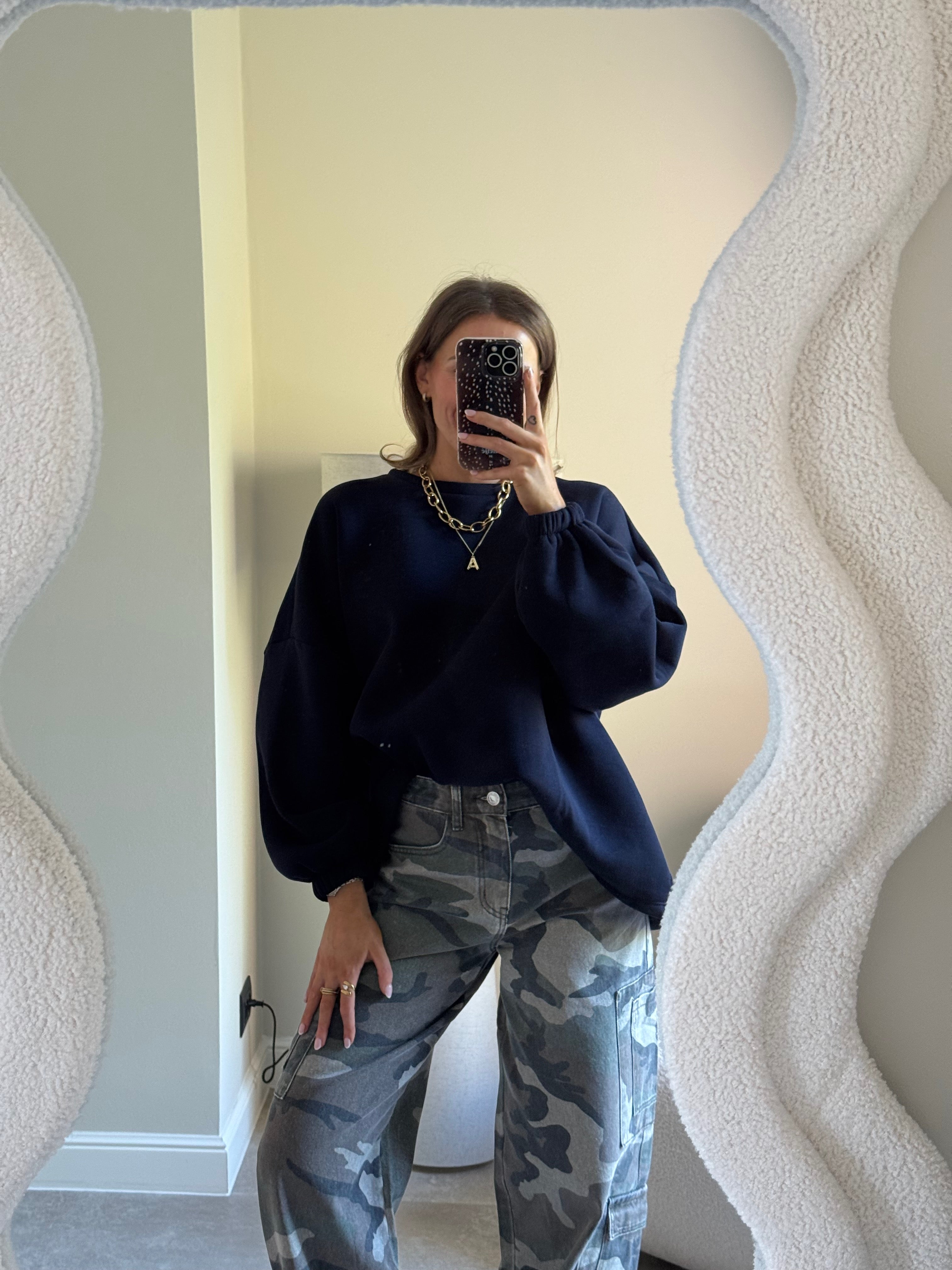 Amber sweater marine