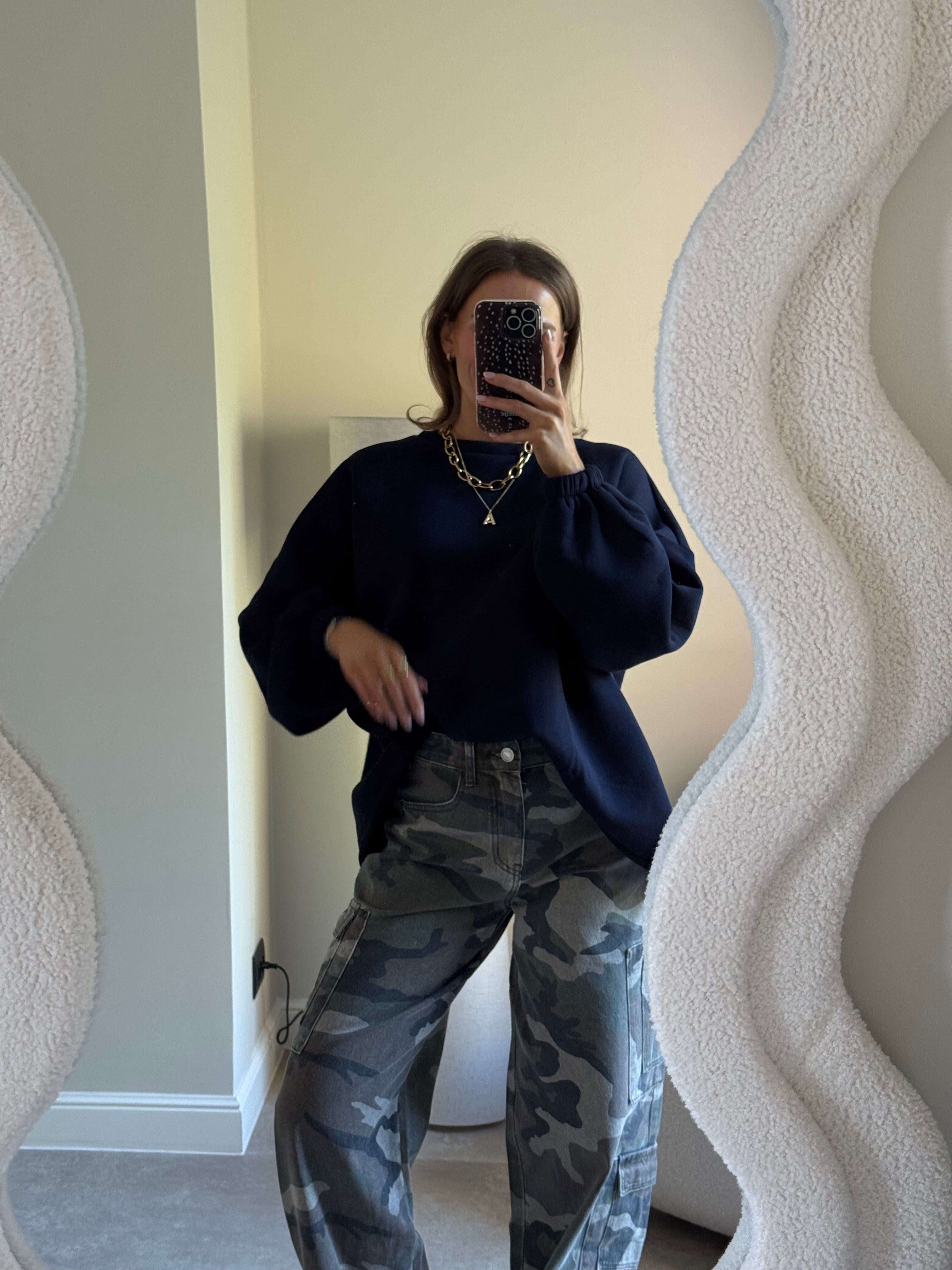 Amber sweater marine