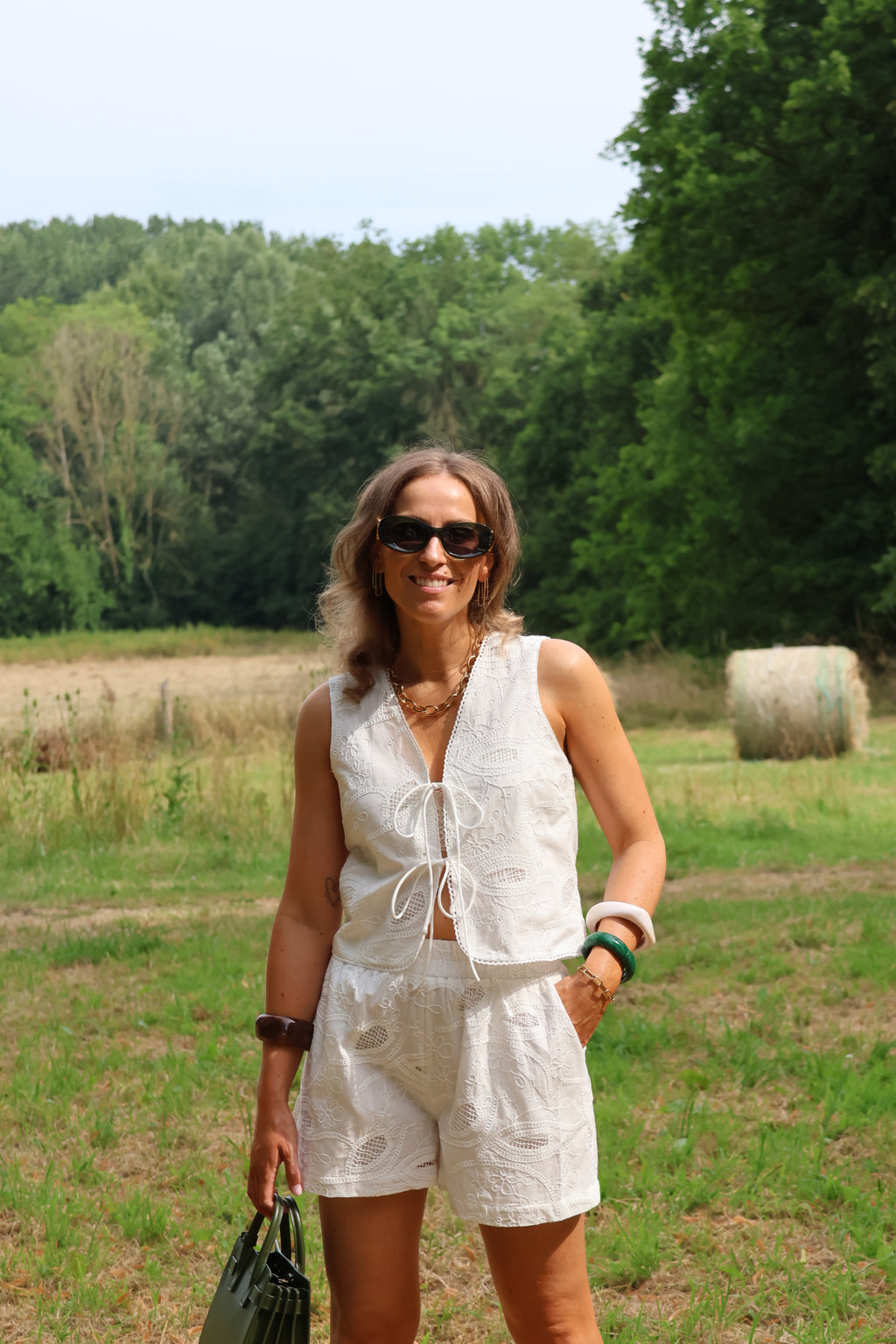 Romy broderie top met strikdetail