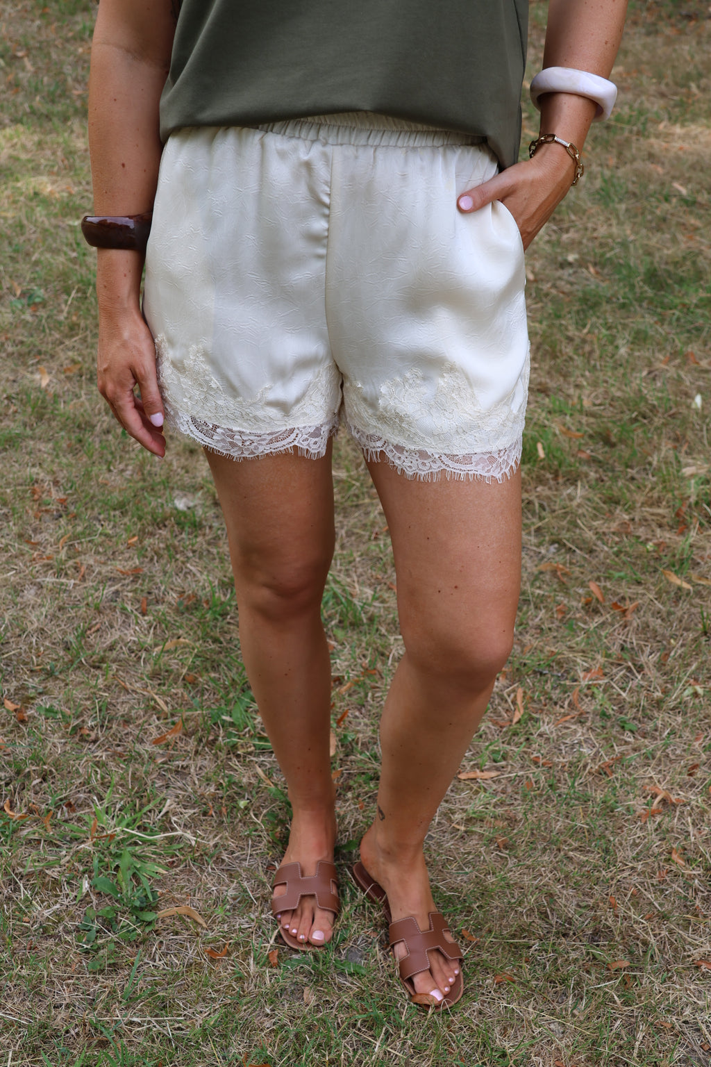 Liv lace short beige