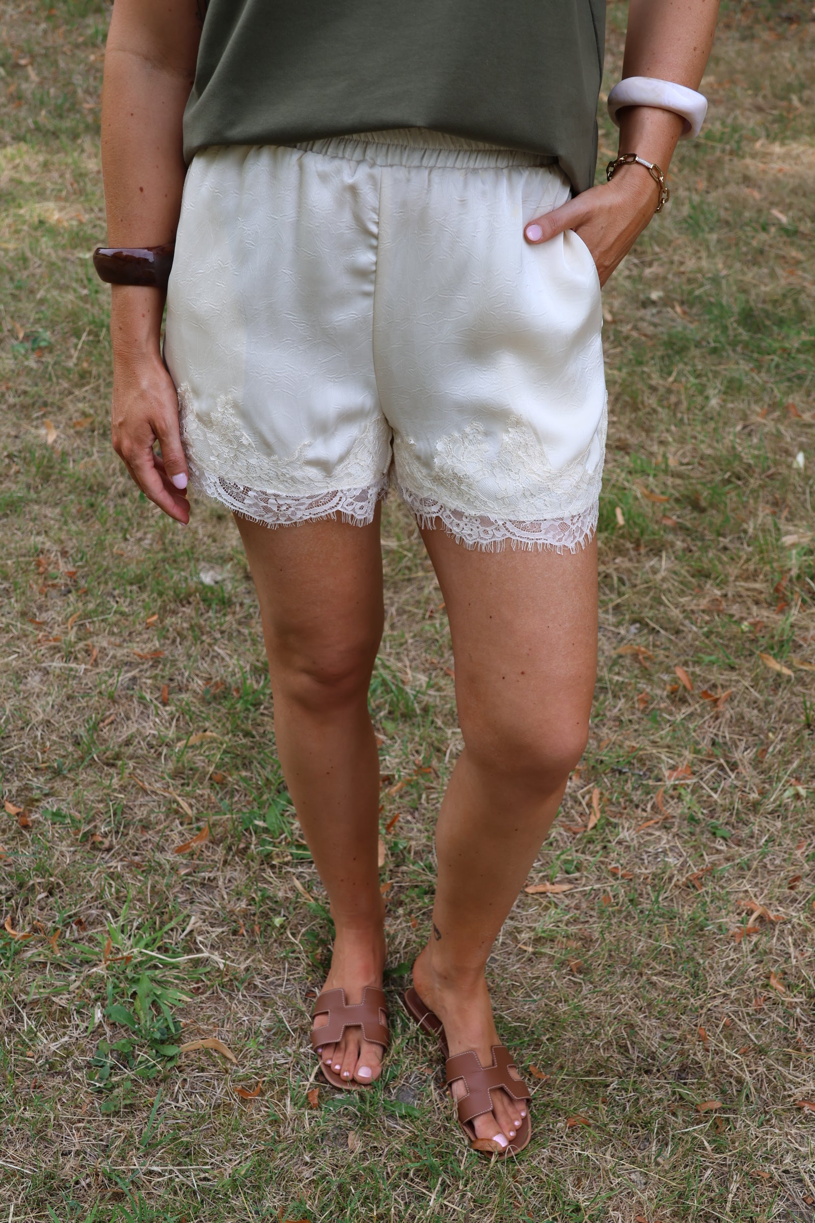 Liv lace short beige