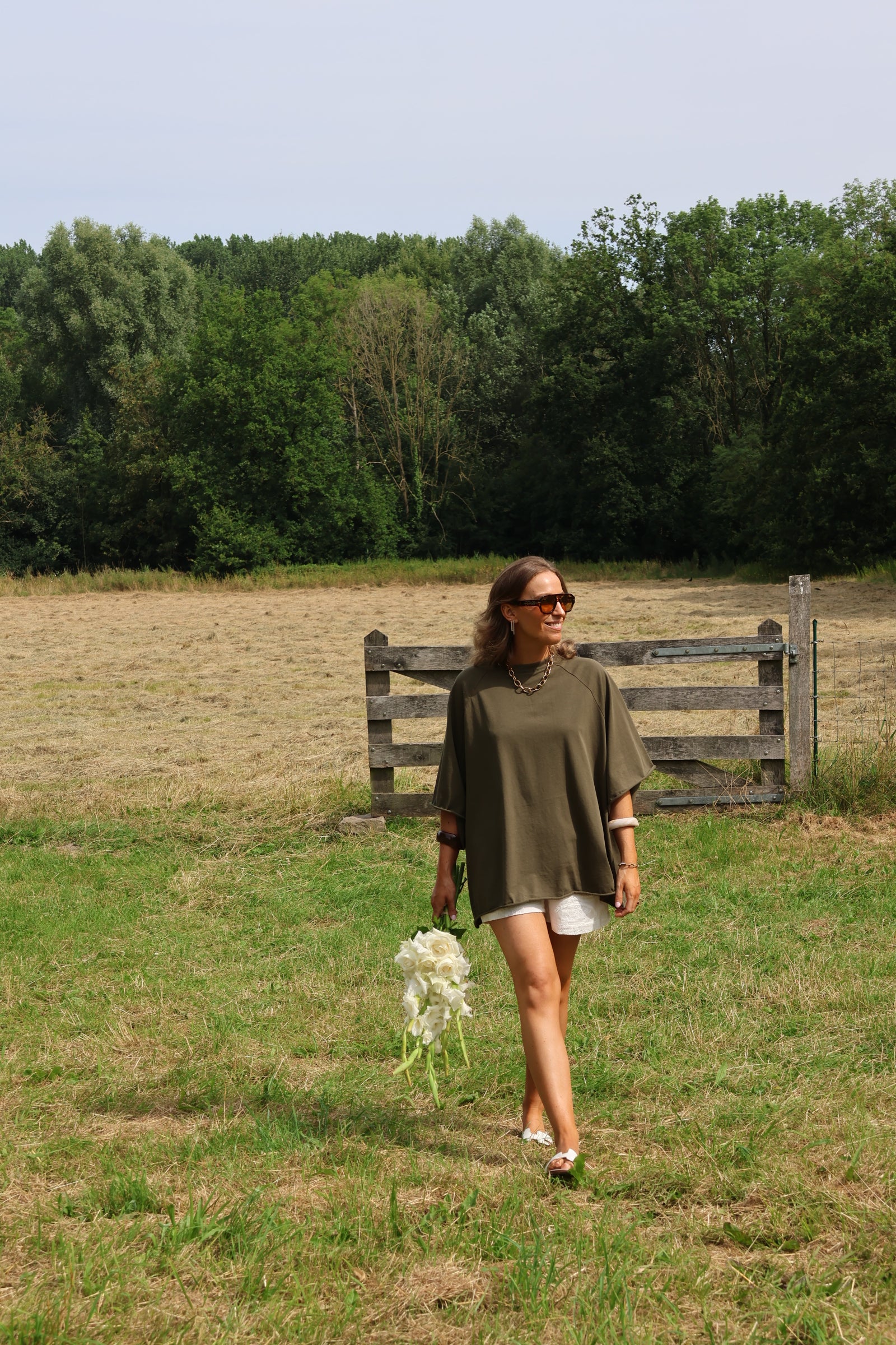 PRE-ORDER Gulia oversized T-shirt kaki