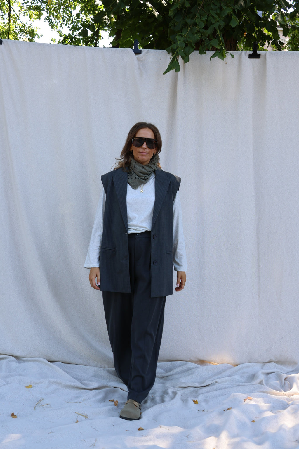 Logan mouwloze blazer met krijtstreep