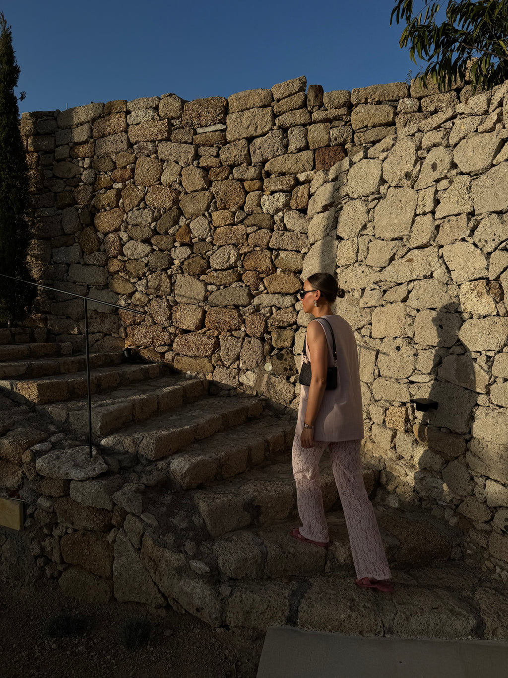 Nikita mouwloze blazer roze