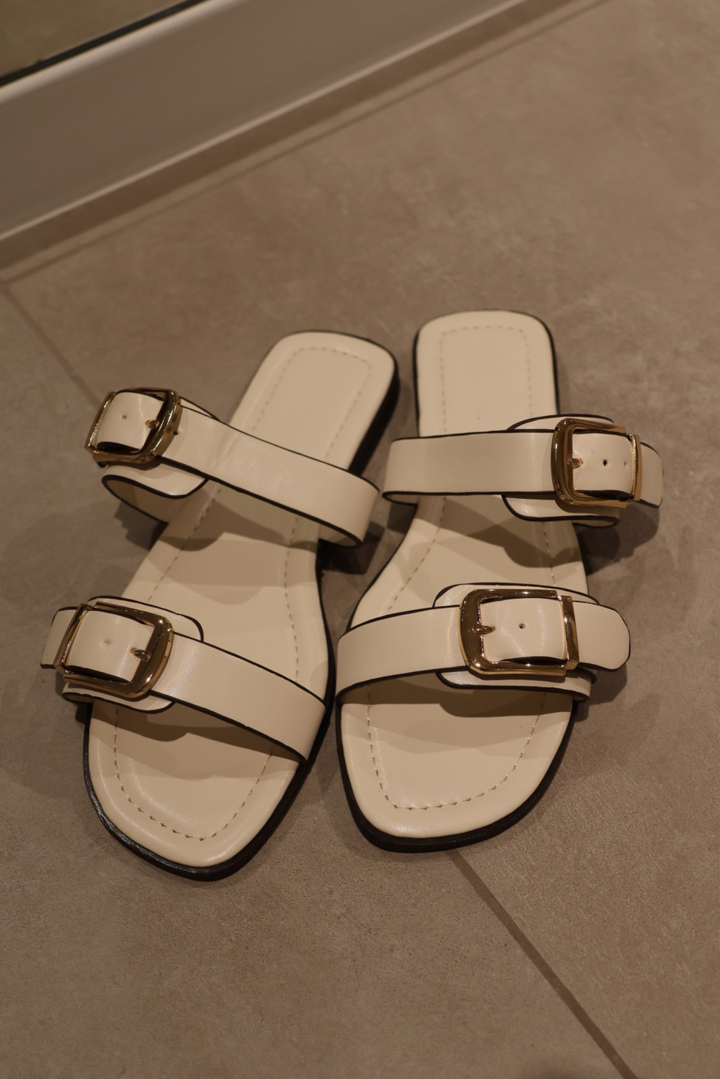 Luisa beige slipper