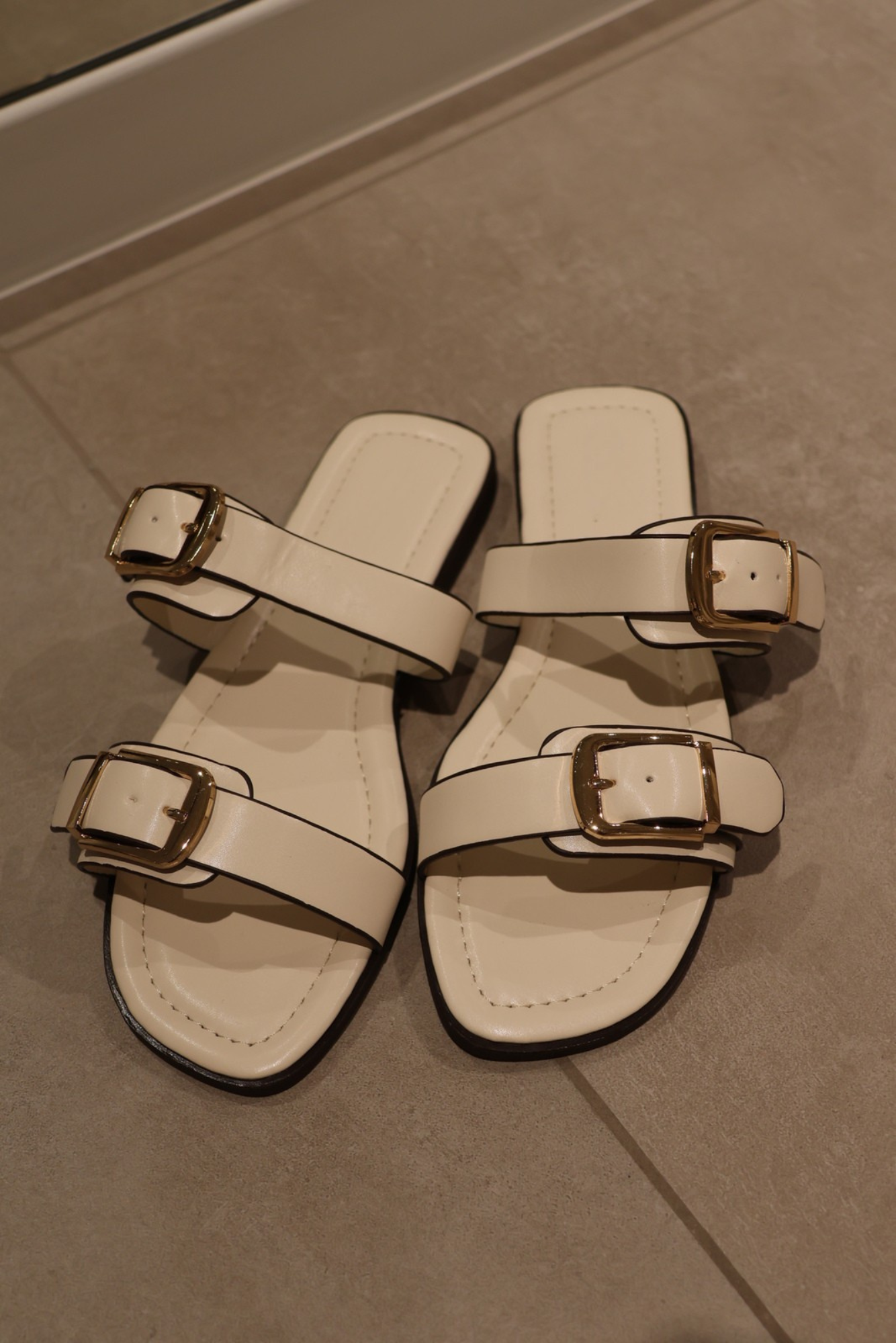 Luisa beige slipper