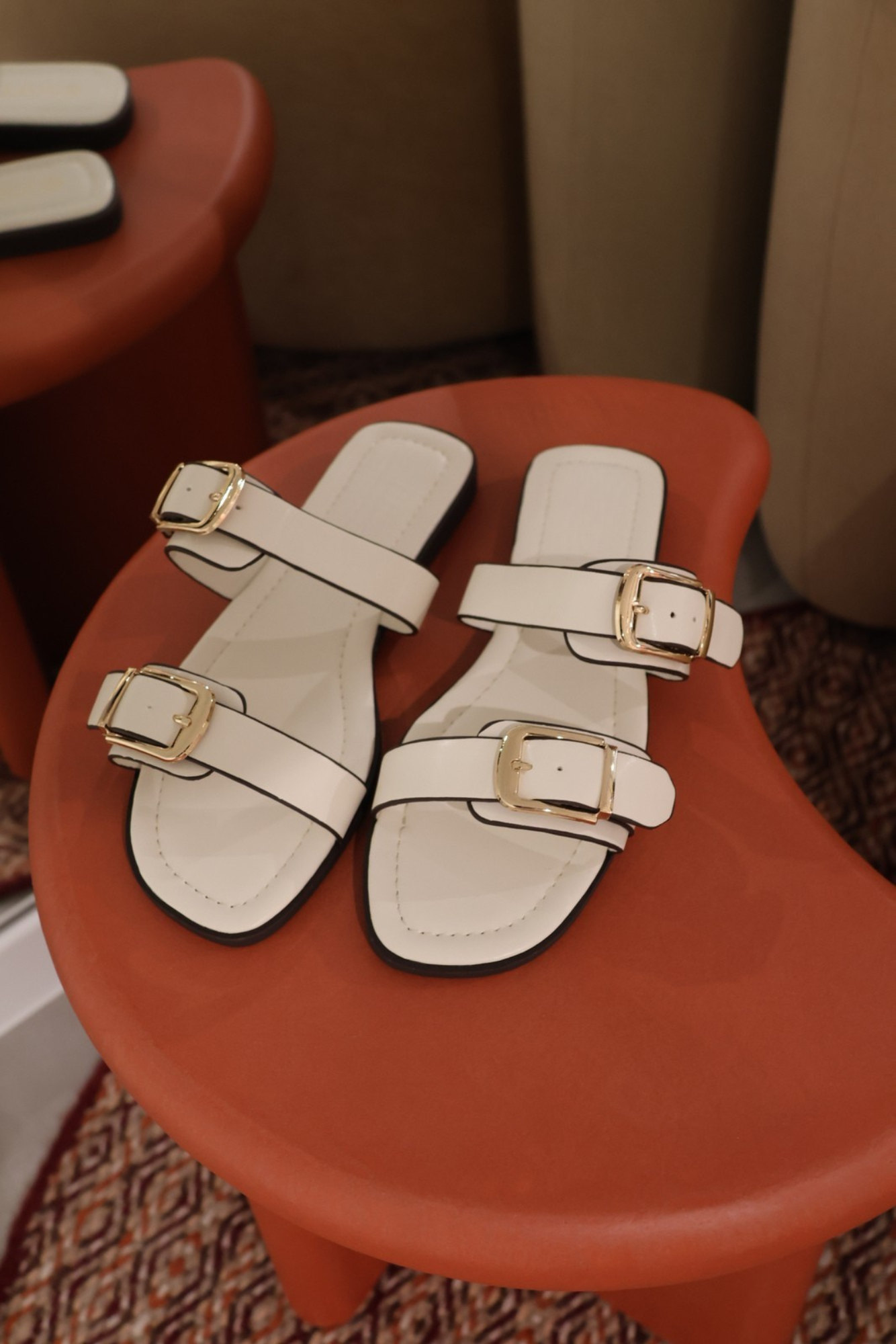Luisa beige slipper