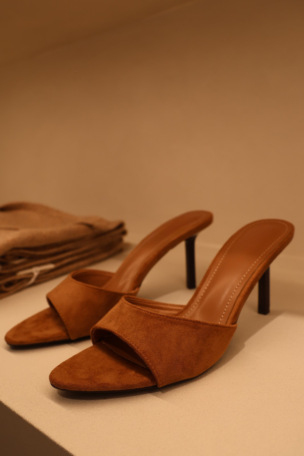 Nadia camel suède sandaal