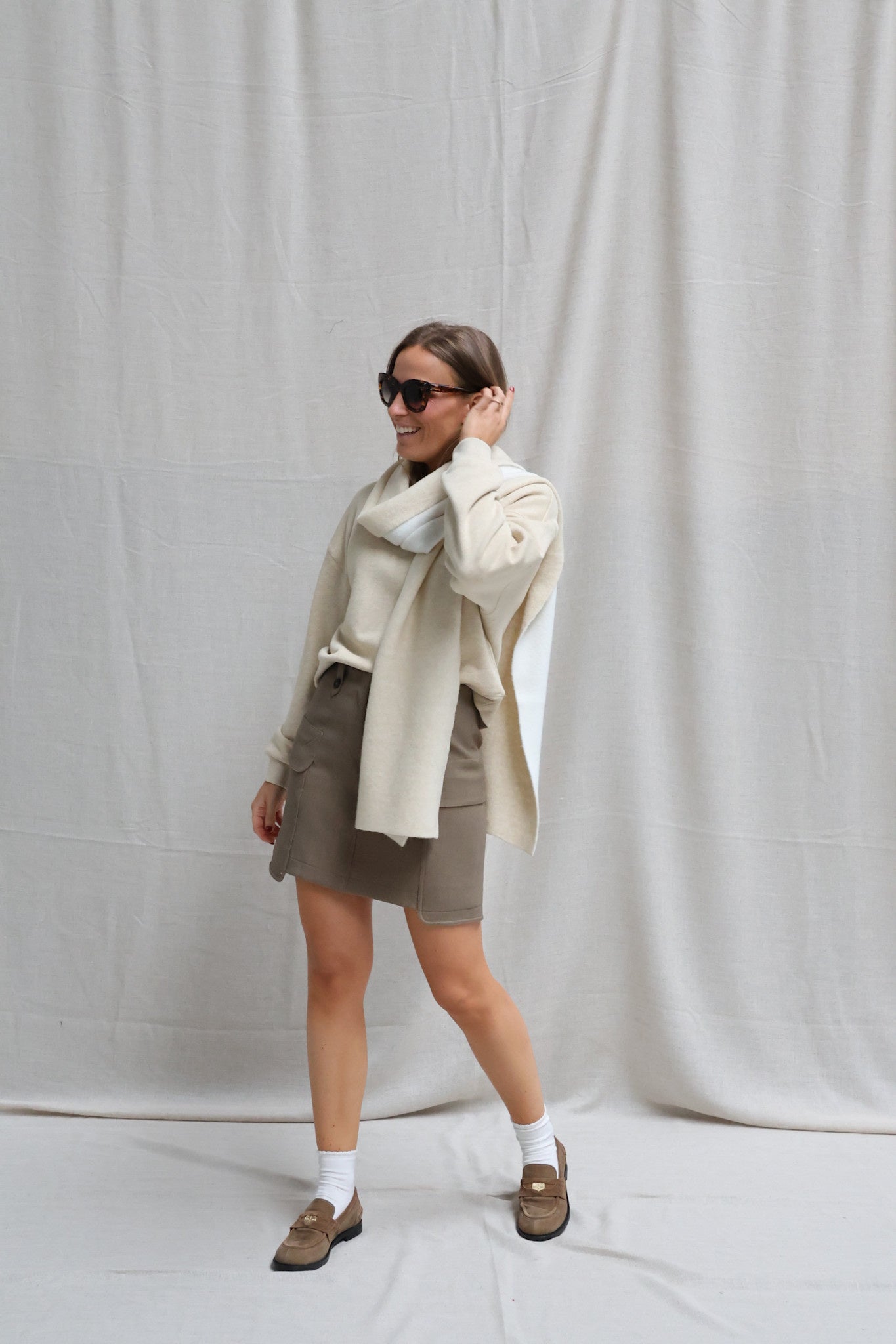 Kaat mini cargo skirt kaki