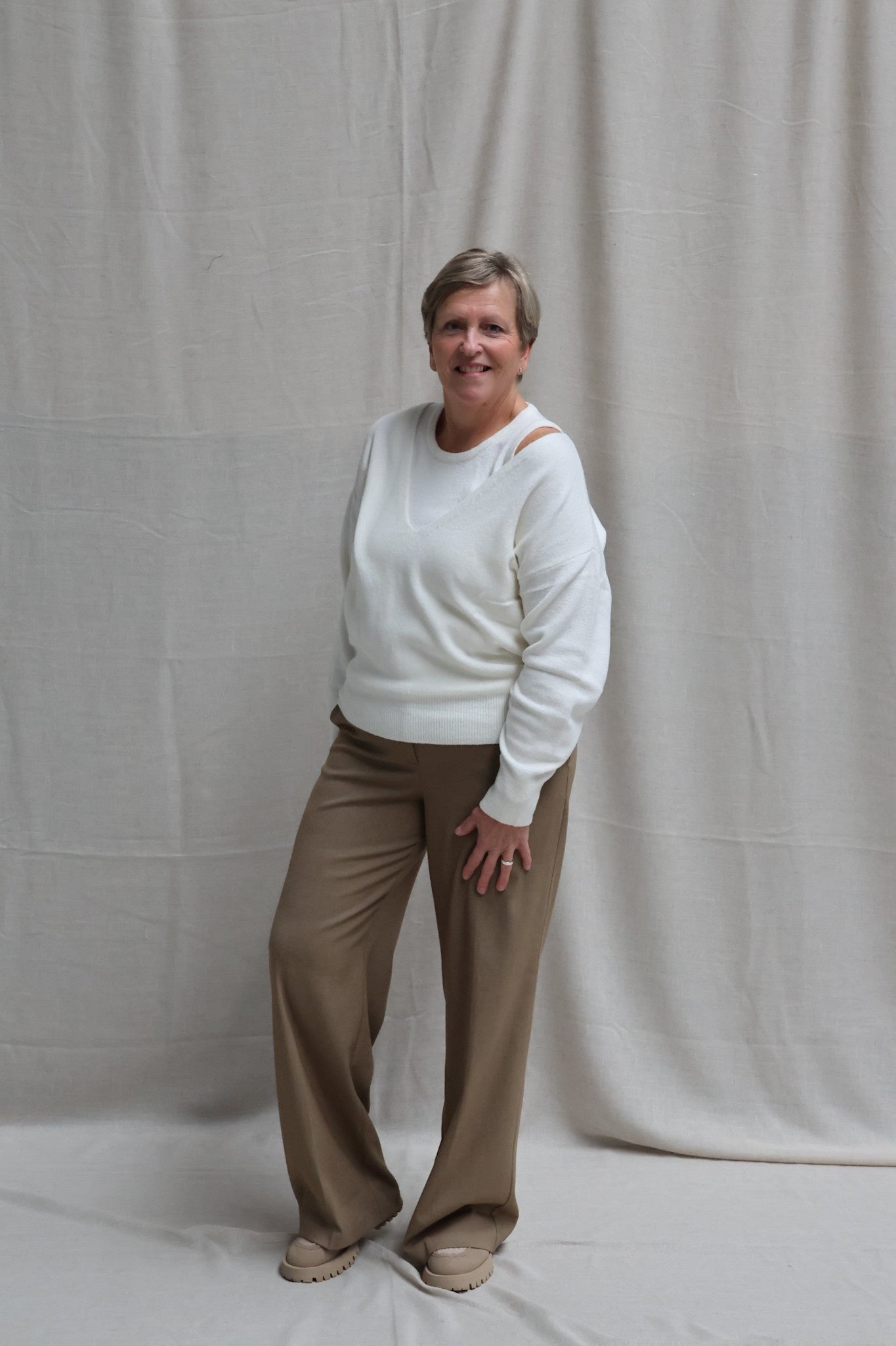 Caroline V-neck twinset offwhite