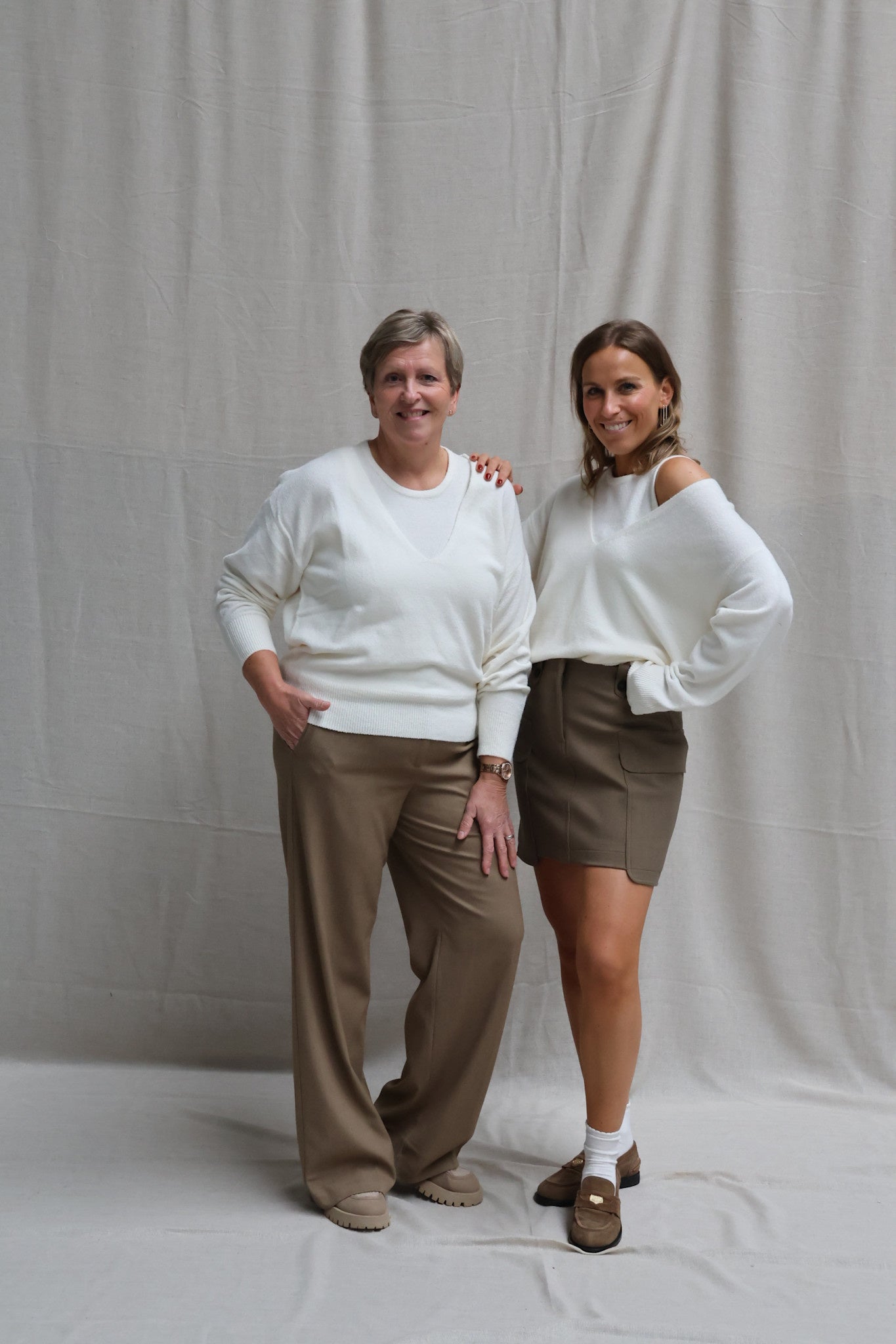 Caroline V-neck twinset offwhite