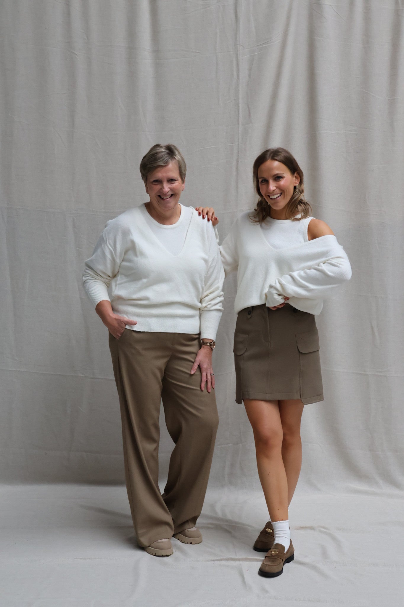 Kaat mini cargo skirt kaki