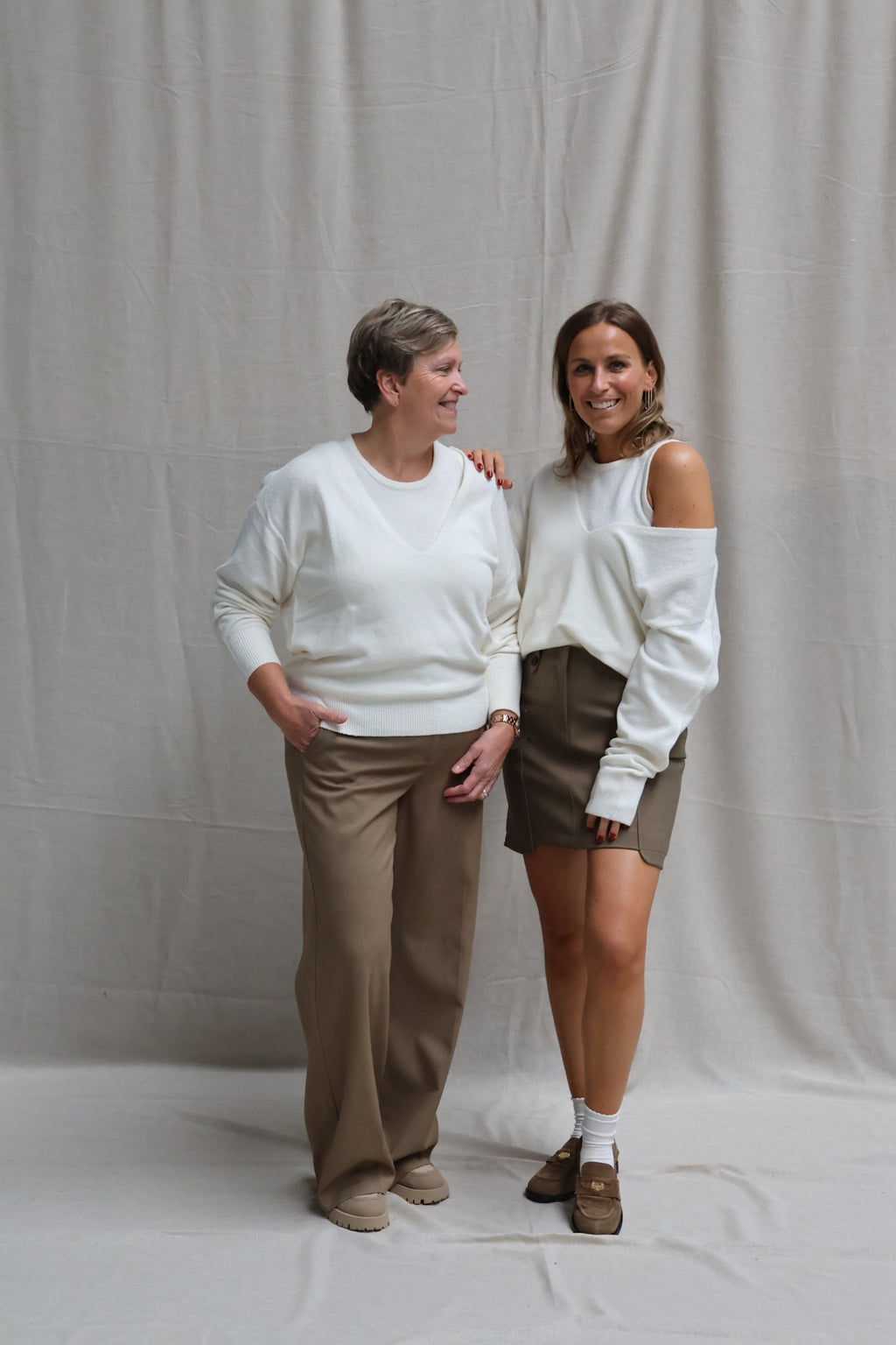 Caroline V-neck twinset offwhite