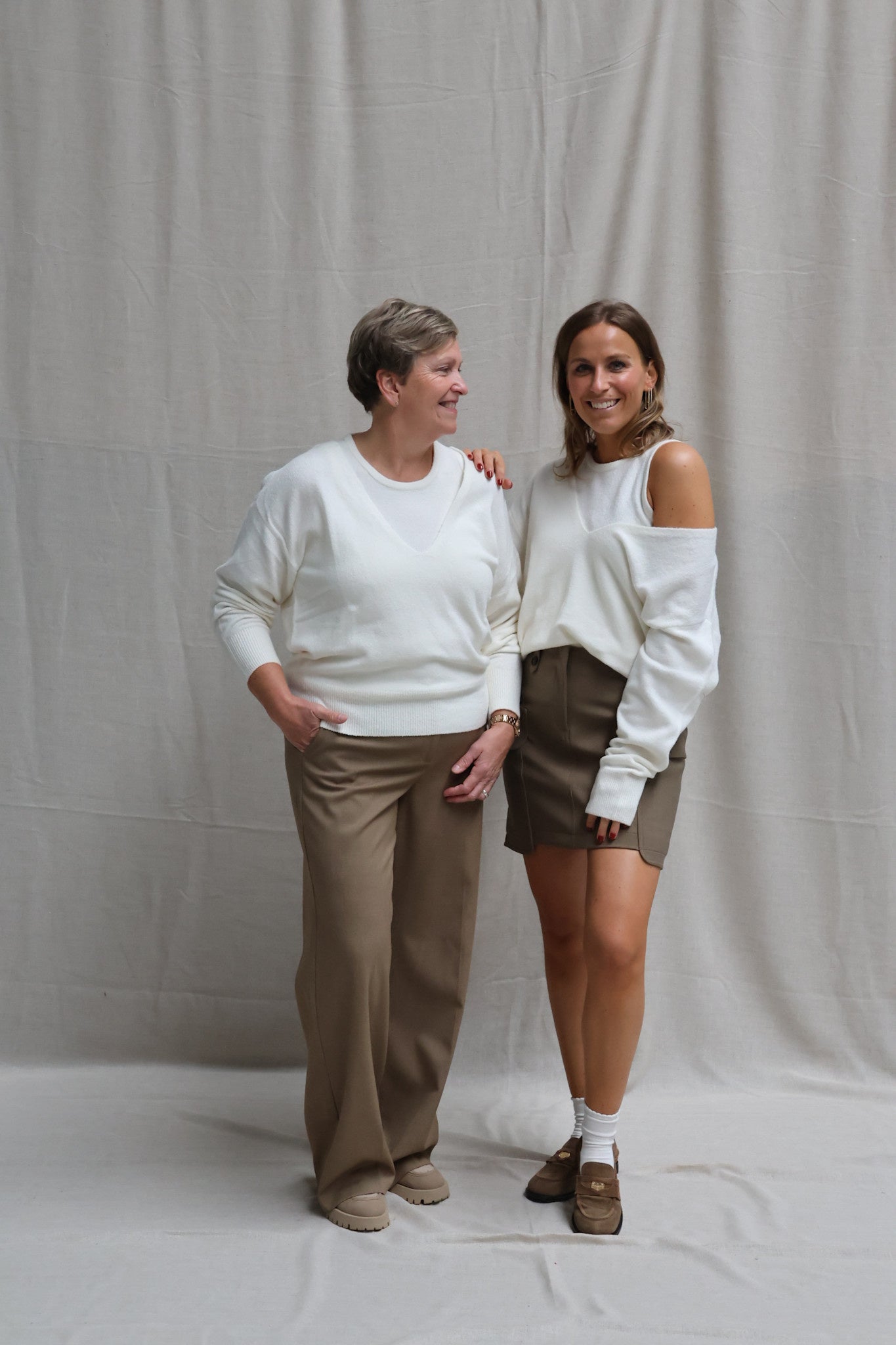 Caroline V-neck twinset offwhite