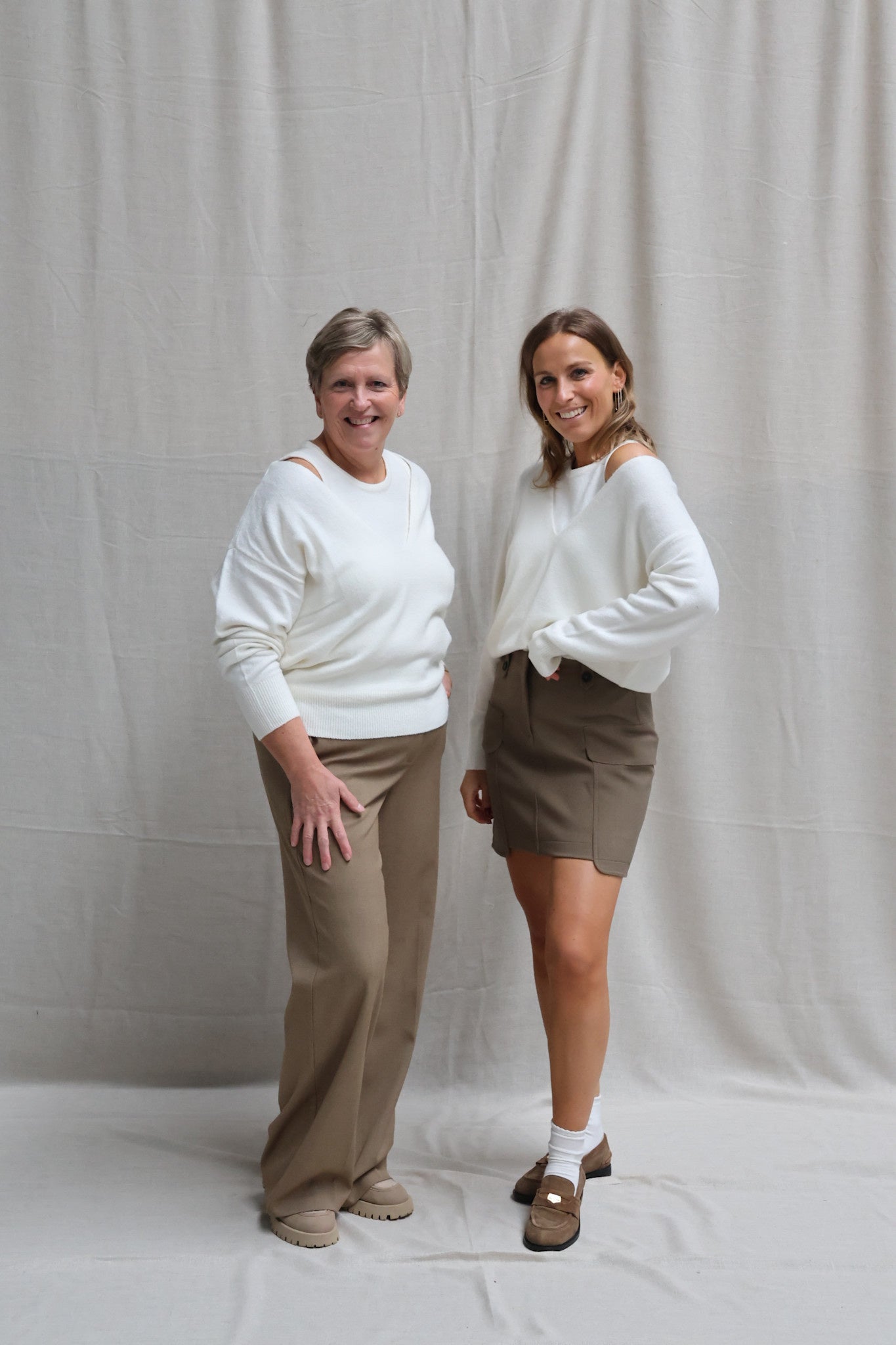 Caroline V-neck twinset offwhite