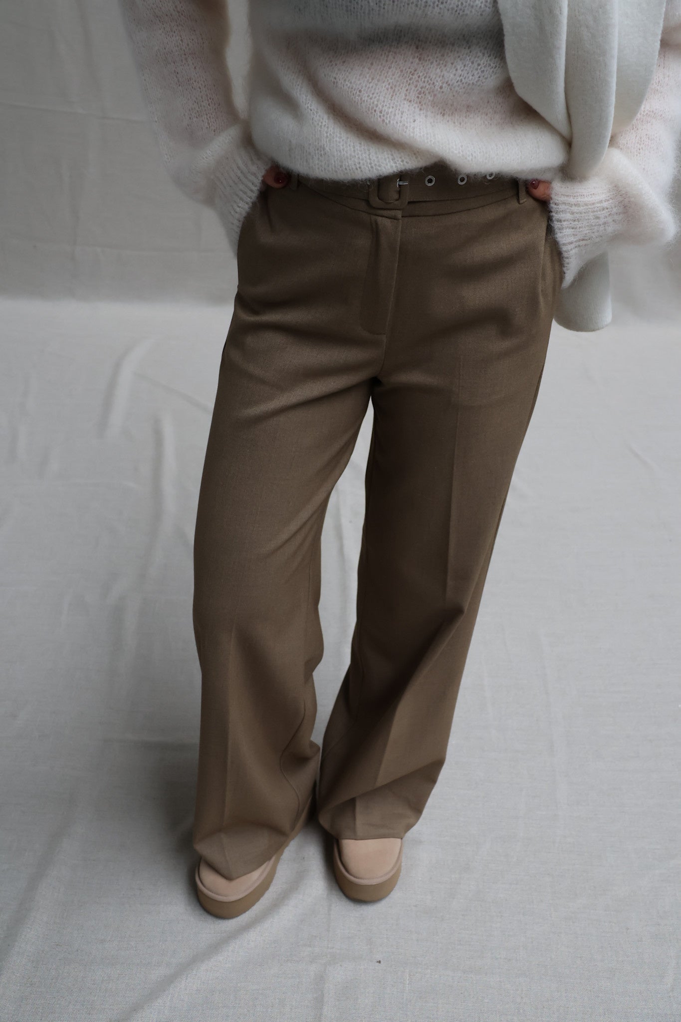 Loua trousers kaki with belt