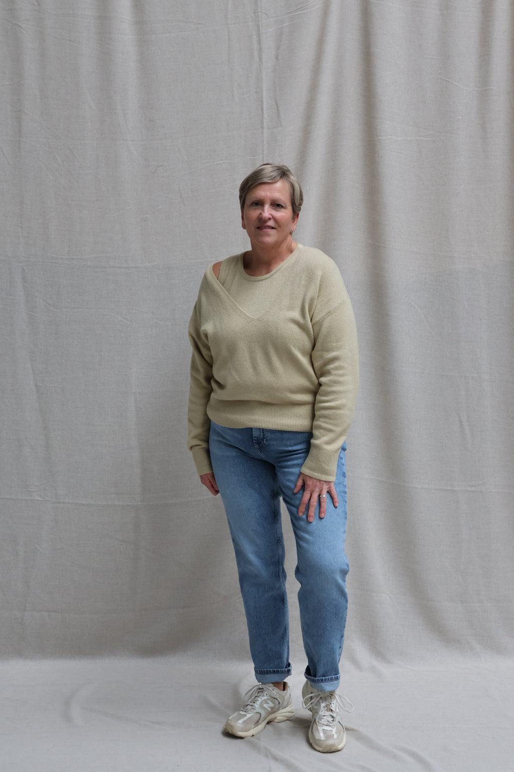 Caroline V-neck twinset soft green