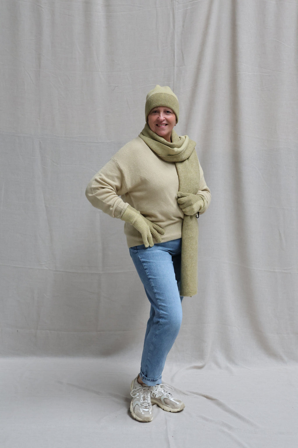 Caroline V-neck twinset soft green