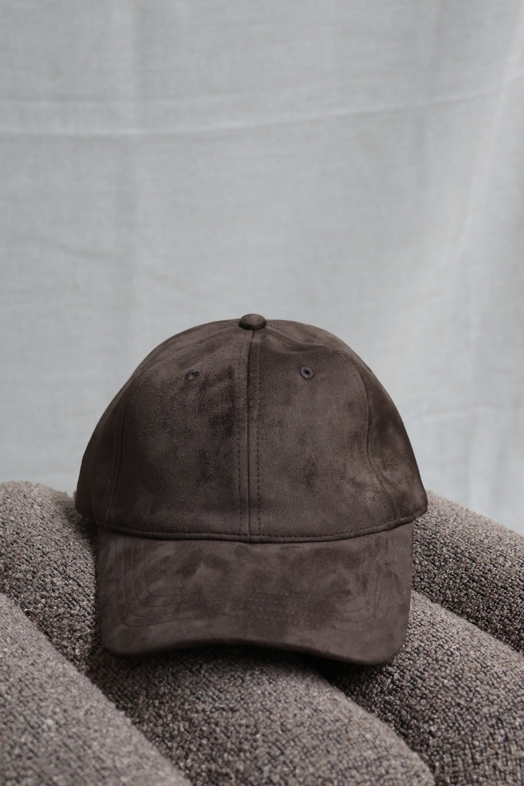 Suède pet donkerkaki