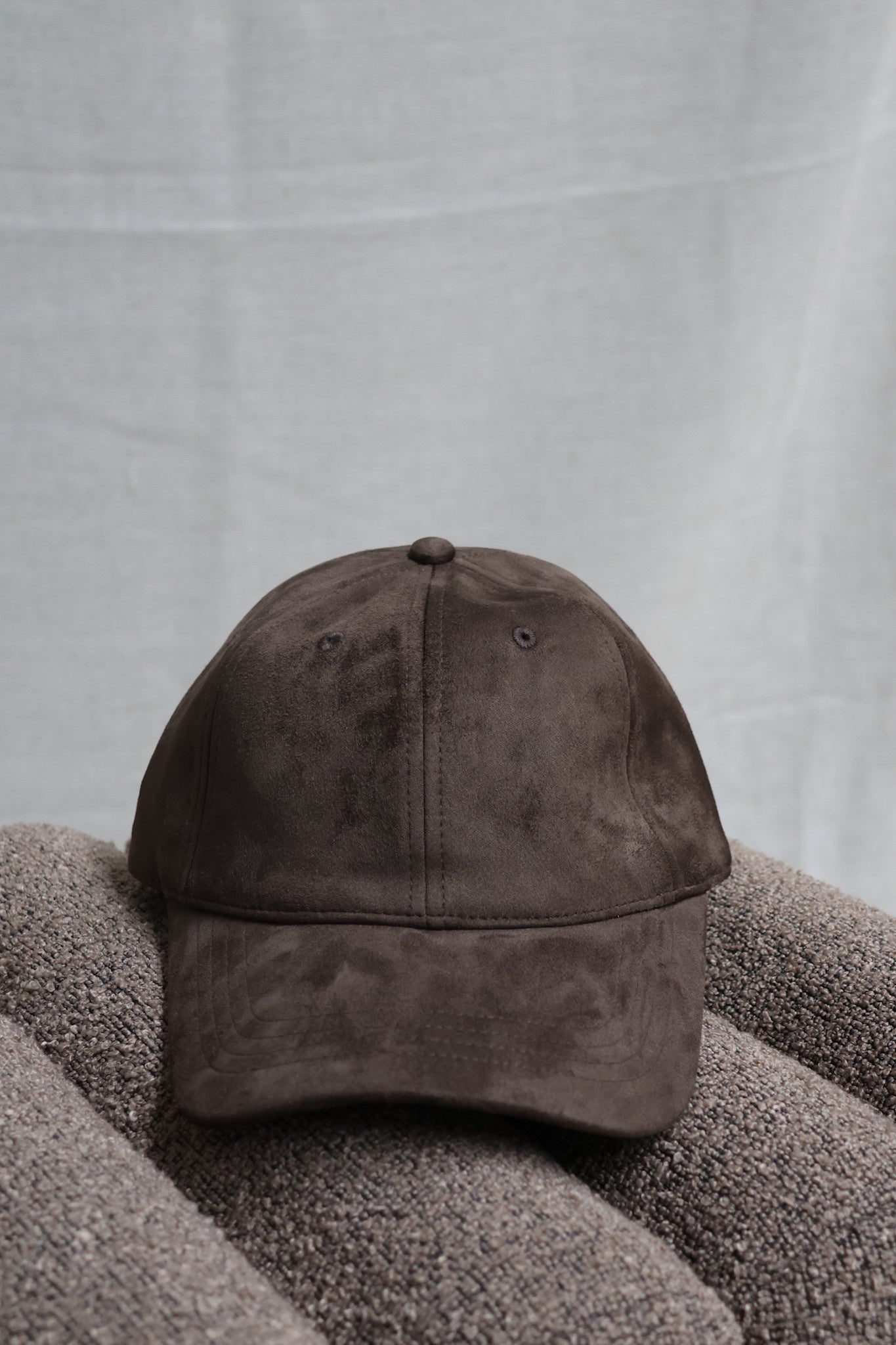 Suède pet donkerkaki