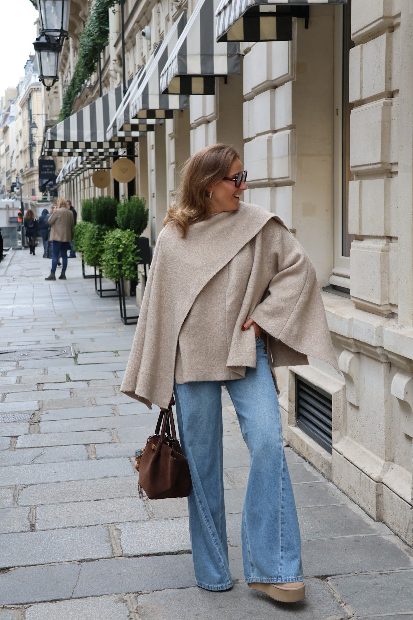 Madeline coat with scarf beige