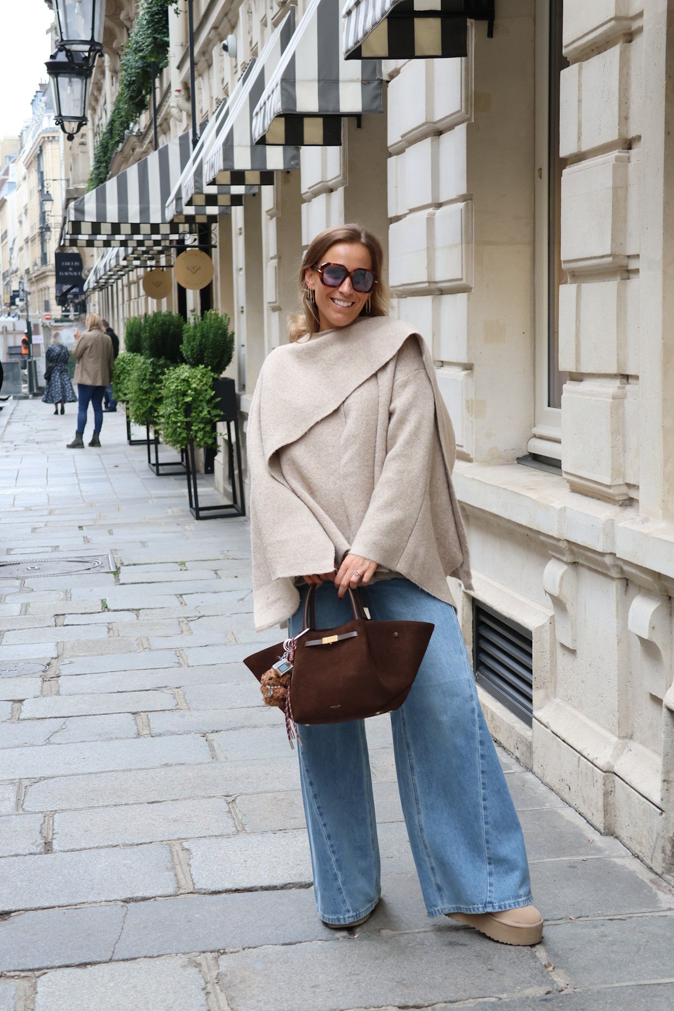 Madeline coat with scarf beige