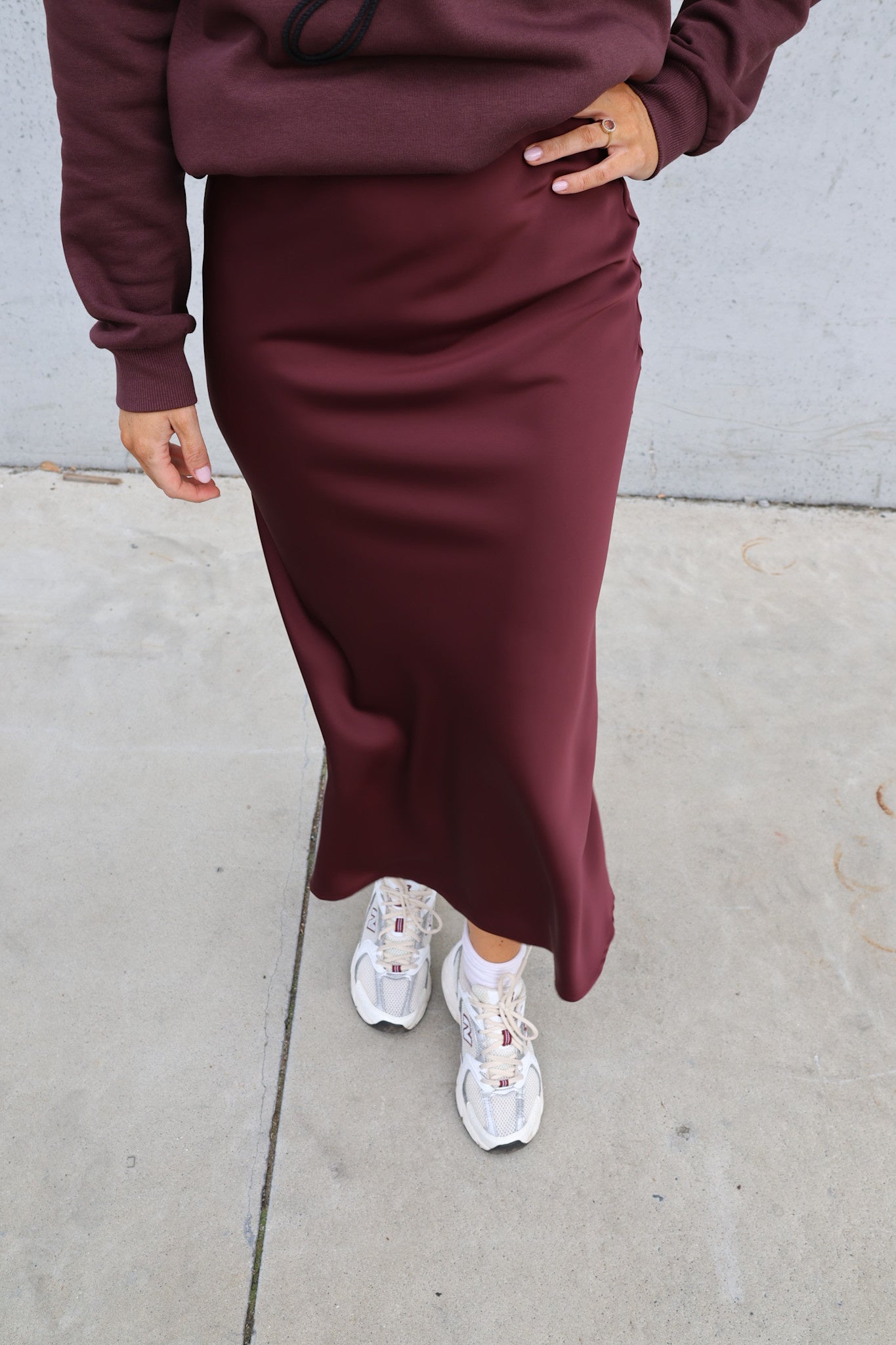Amara satin skirt burgundy