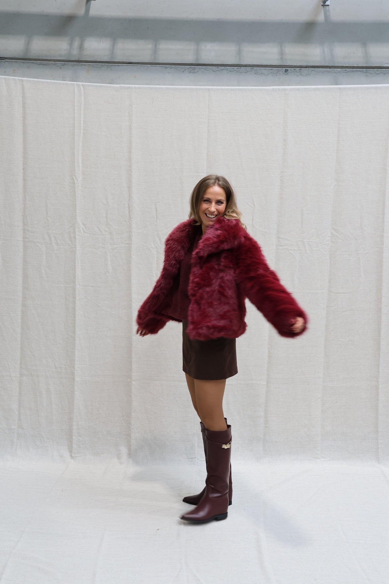 Aurelie fluffy coat burgundy