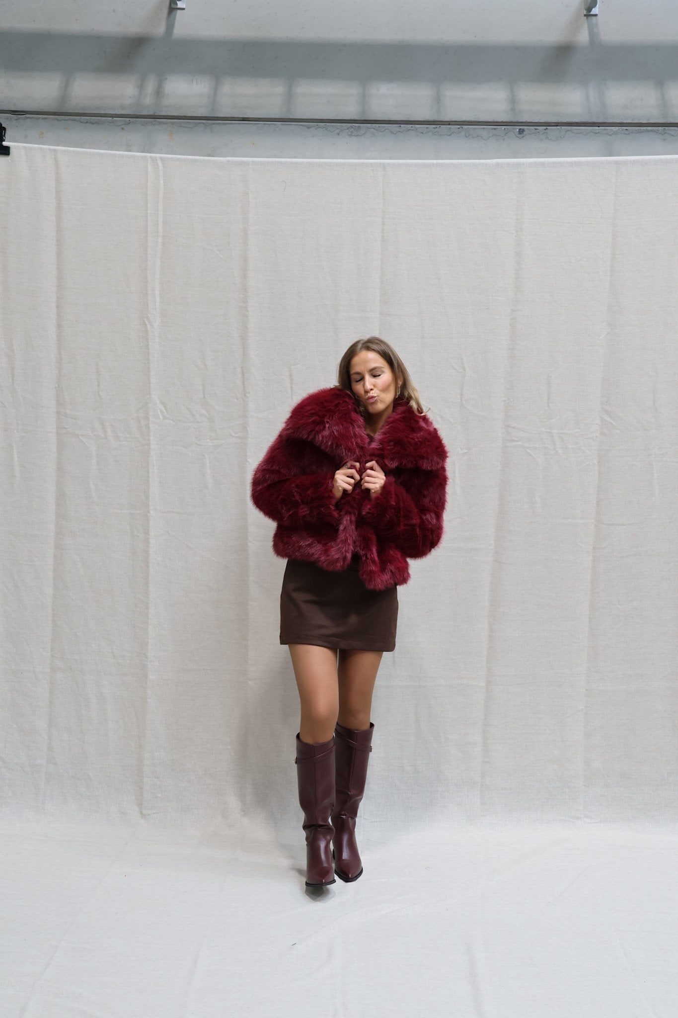 Aurelie fluffy coat burgundy
